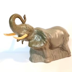 Majestic Elephant Vintage Avon Products Wild Country Aftershave